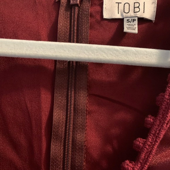TOBI Burgundy NWT dress Small - Picture 4 of 4